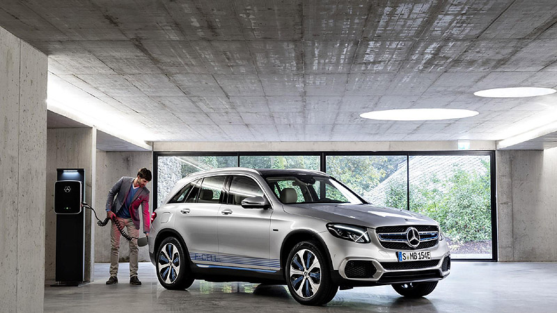 Mercedes-Benz GLC F-Cell: Το υδρογόνο… στην πρίζα